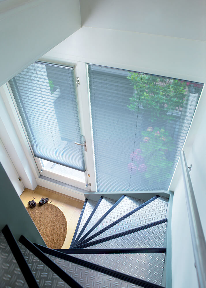 PLissegardiner til dør - fra Daemp-gardiner